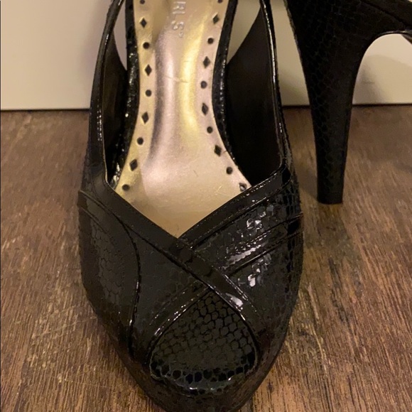 BCBGirls black peep toe slingback 3” heels 7.5 - Picture 2 of 7